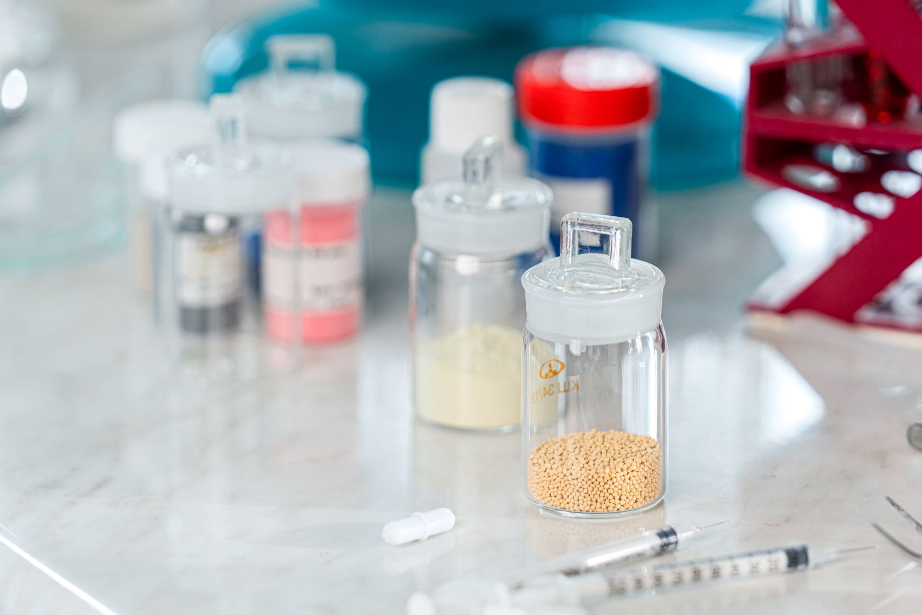 Compléments alimentaires : faut-il se méfier des excipients et additifs ?